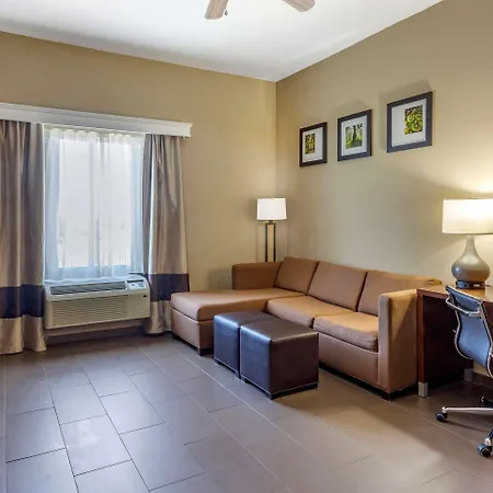 Comfort Suites Batesville-3