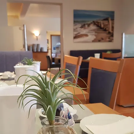 Hotel Vier Linden-3