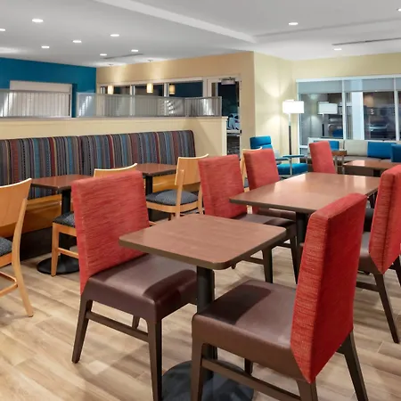 Towneplace Suites By Marriott Gainesville-2