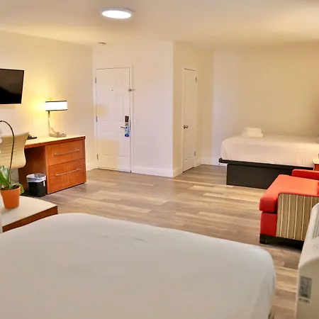 Travelodge By Wyndham Crescent City-3