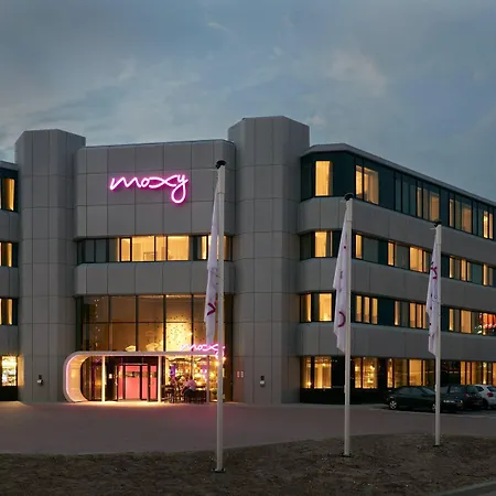 Moxy Amsterdam Schiphol Airport-3