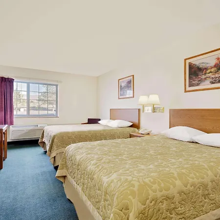 Super 8 By Wyndham Battle Mountain-2