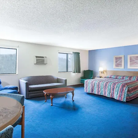 Super 8 By Wyndham Hot Springs-2