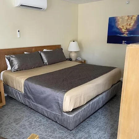 Lake Front Hotel-2