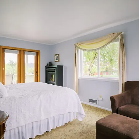 Trumpeter Inn-3