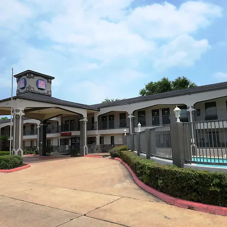 Express Inn Tomball-3
