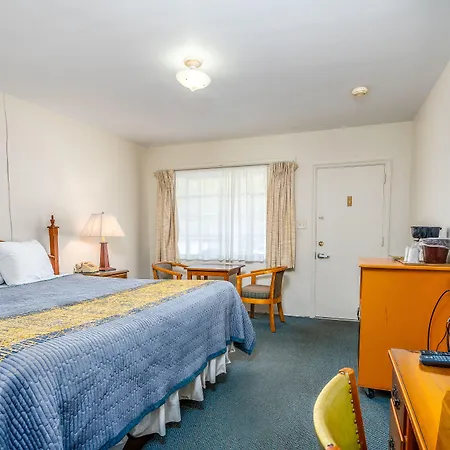 Parkway Inn-2