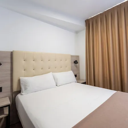 Hotel Queens - Adults Only-3
