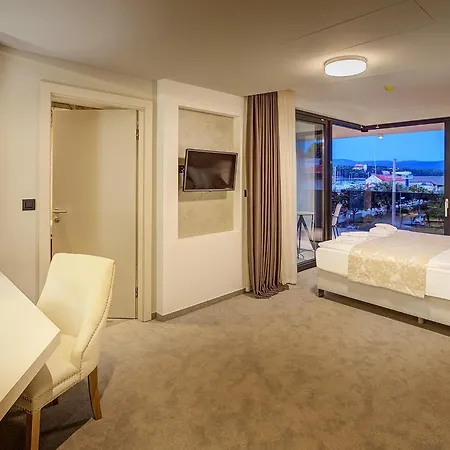 Hotel Maritime-2