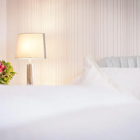 Hotel Spies-2
