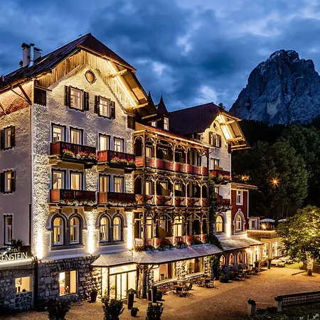 Grand Hotel Wolkenstein-3