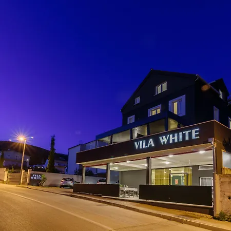 Vila White-2