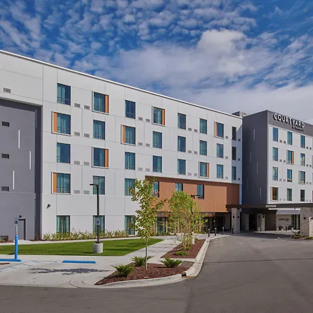 Courtyard By Marriott Petoskey At Victories Square-3