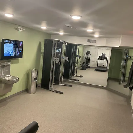 Woodspring Suites Dearborn Detroit-3