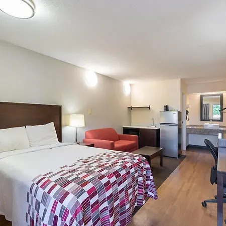 Travelodge By Wyndham Peoria-2