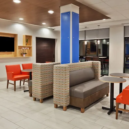 Holiday Inn Express & Suites - Fayetteville By Ihg-3