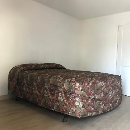 Inland Inn & Suites-3