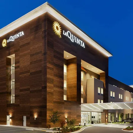 La Quinta Inn & Suites By Wyndham Burlington-3