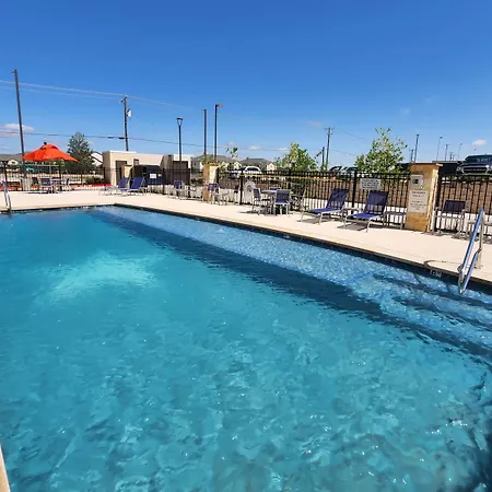 La Quinta Inn & Suites By Wyndham Pflugerville-3