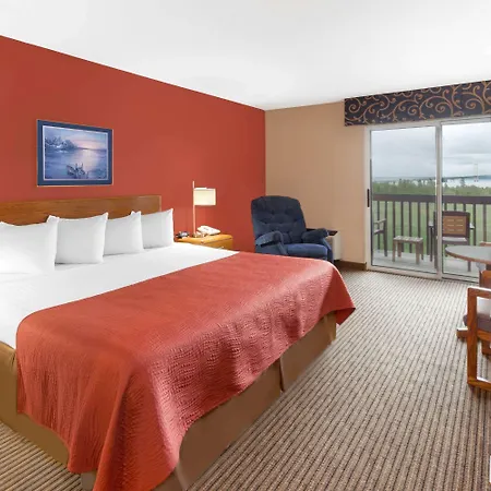 Super 8 By Wyndham St. Ignace-2