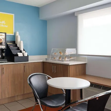 Days Inn By Wyndham Columbus Worthington-2