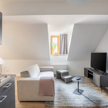 limehome Zwickau Hauptmarkt-3
