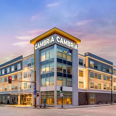 Cambria Hotel Milwaukee Downtown-3