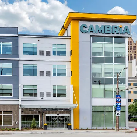 Cambria Hotel Milwaukee Downtown-2