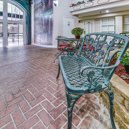 Plaza Suites Downtown New Orleans-2
