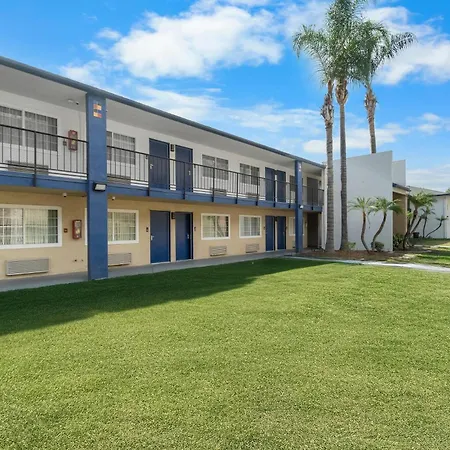 Travelodge By Wyndham Fairplex Pomona-3