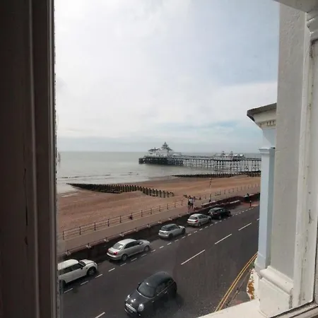 Oyo Marine Parade Hotel, Eastbourne Pier-3