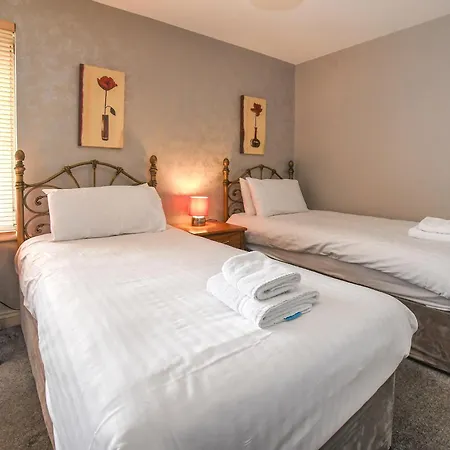 The Queens Hotel & Victoria Cloisters Apartments-3