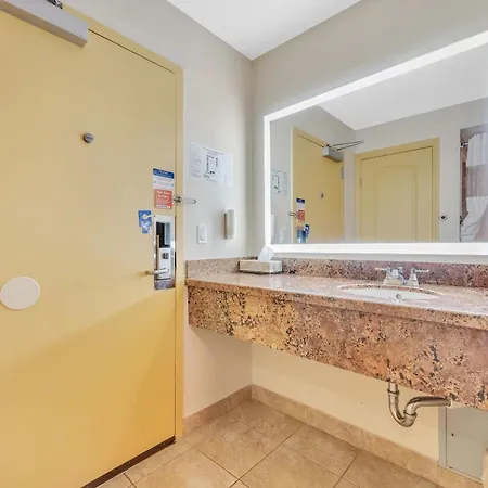 Rodeway Inn & Suites Fort Lauderdale Airport & Cruise Port-2