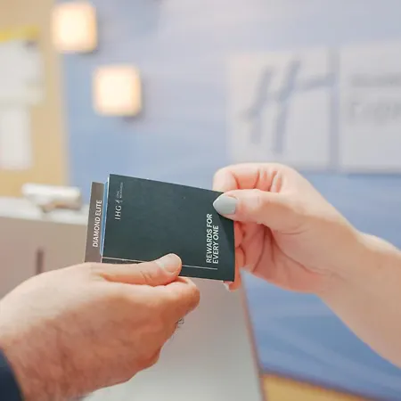 Holiday Inn Express Hotel & Suites Manchester - Airport By Ihg-2