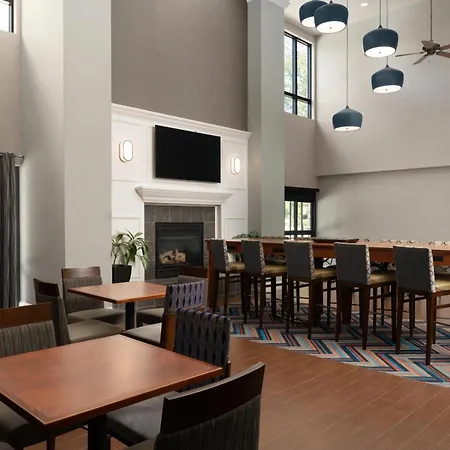 Hampton Inn & Suites Concord-Charlotte-2