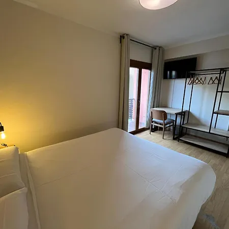 Hotel Niu A 50 M Del Funicamp-2