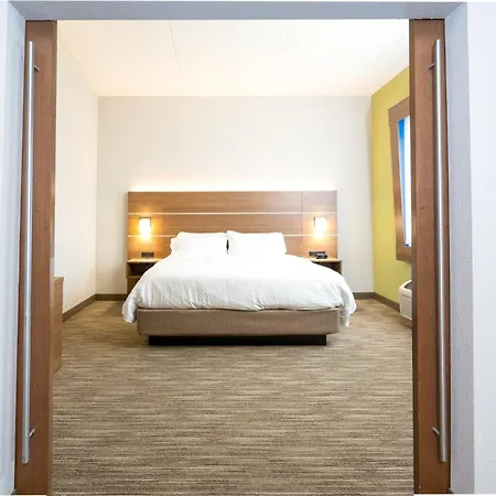 Holiday Inn Express Hotel & Suites Mankato East By Ihg-3