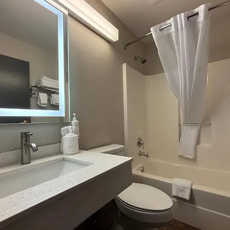 Microtel Inn & Suites By Wyndham Springfield-2