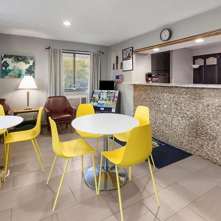 Super 8 By Wyndham Kent/Akron Area-2