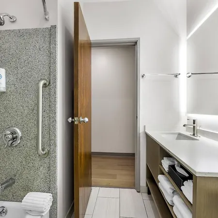 Comfort Suites London South-2