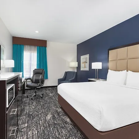 La Quinta Inn And Suites By Wyndham Paris-2