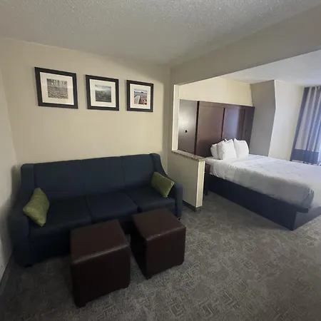 Quality Inn & Suites Green Bay - Ashwaubenon-2