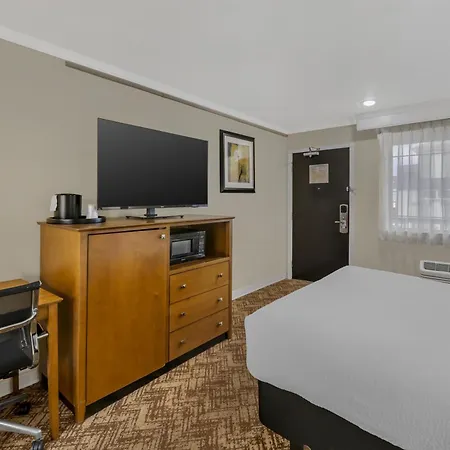 Best Western Plus Northwoods Inn-3