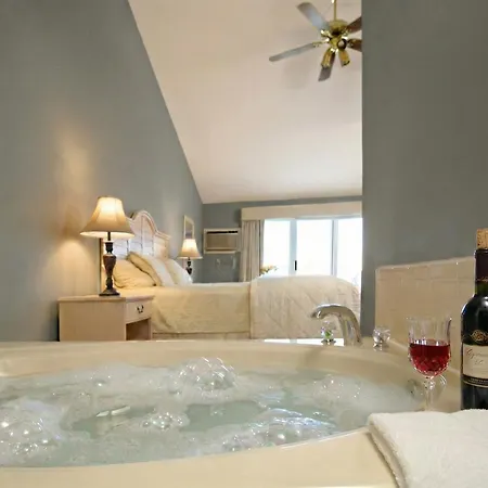 Pointes North Beachfront Hotel - 2 Person Spa Tub Studios-2