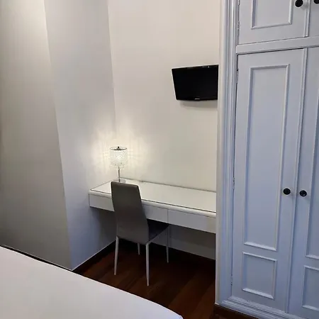 Cuatro Caminos Rooms-3