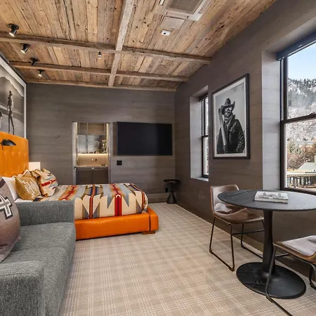 Independence Square 300, Newly Renovated Studio In Downtown Aspen, W/ Rooftop & Hot Tub-3