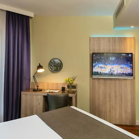 Leonardo Hotel Madrid City Center-3