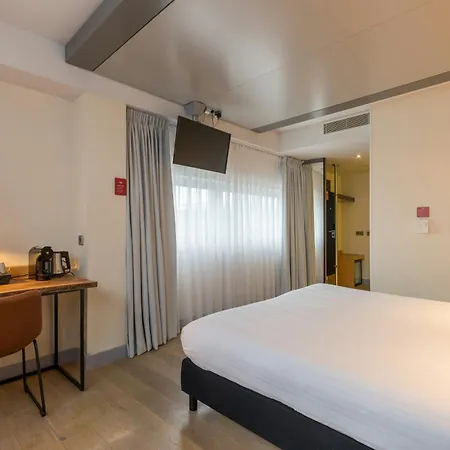 Leonardo Hotel Almere City Center-3