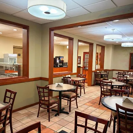 Best Western Plus Sandusky Hotel & Suites-3