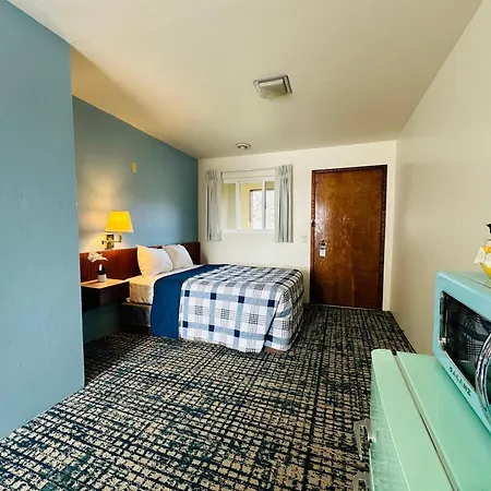 Curly Redwood Lodge-3